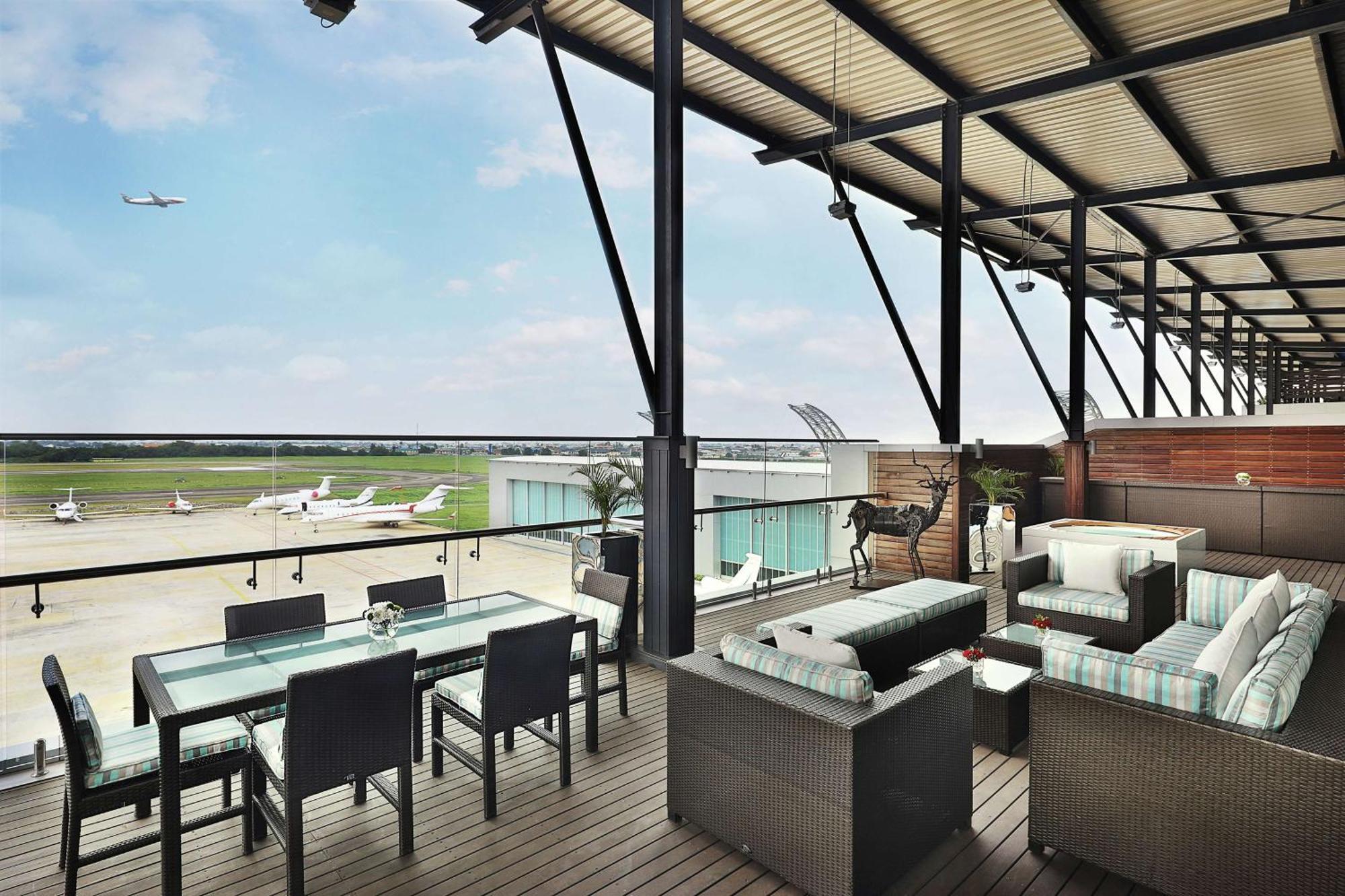 Legend Hotel Lagos Airport, Curio Collection By Hilton Exterior photo